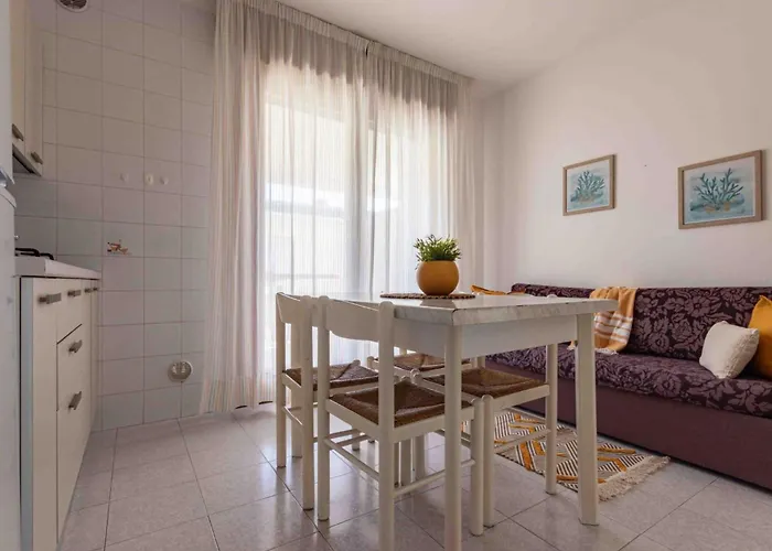 Modern And Comfy Flat Near The Sea Apartment *