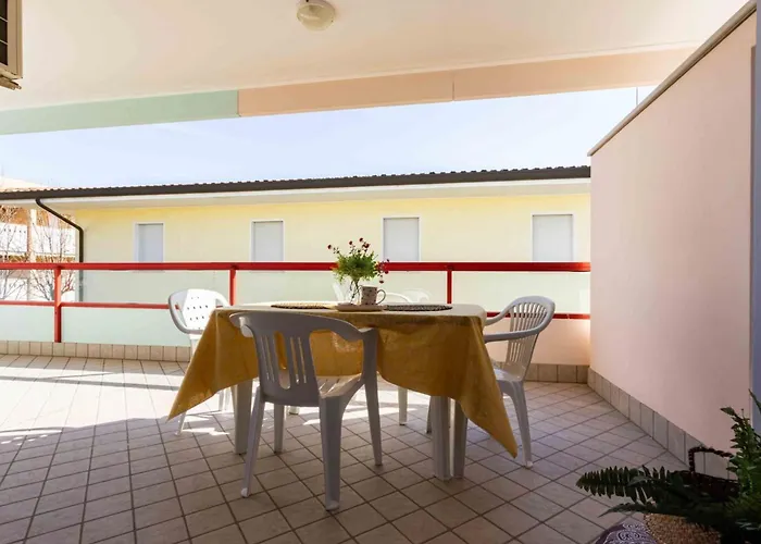 Modern And Comfy Flat Near The Sea Apartment