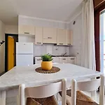 Apartman Modern And Comfy Flat Near The Sea