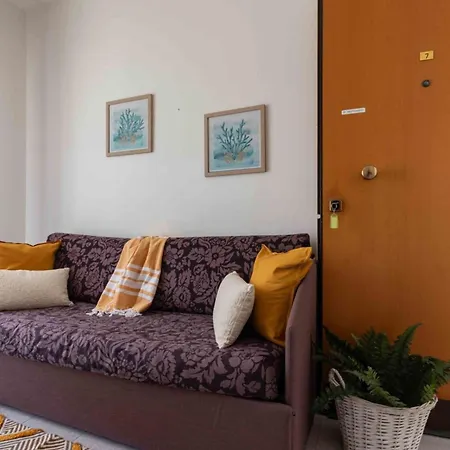 Modern And Comfy Flat Near The Sea Διαμέρισμα Μπιμπιόνε
