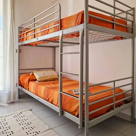 Modern And Comfy Flat Near The Sea Διαμέρισμα Μπιμπιόνε