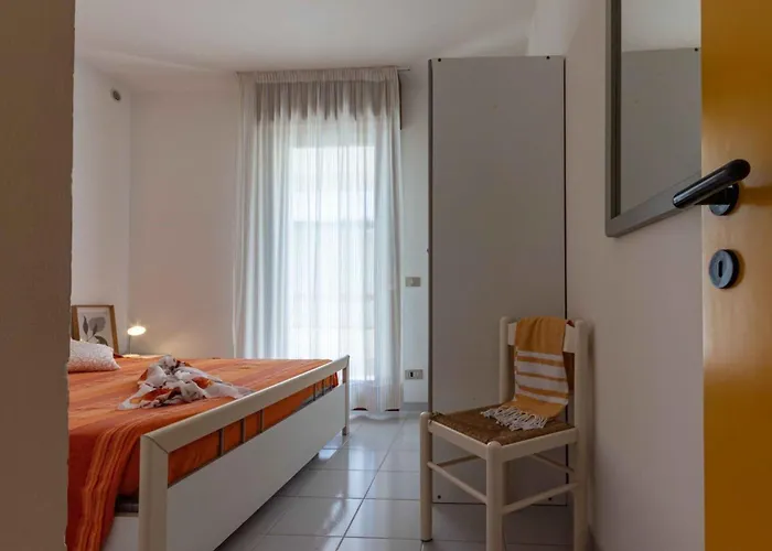 Modern And Comfy Flat Near The Sea Apartman